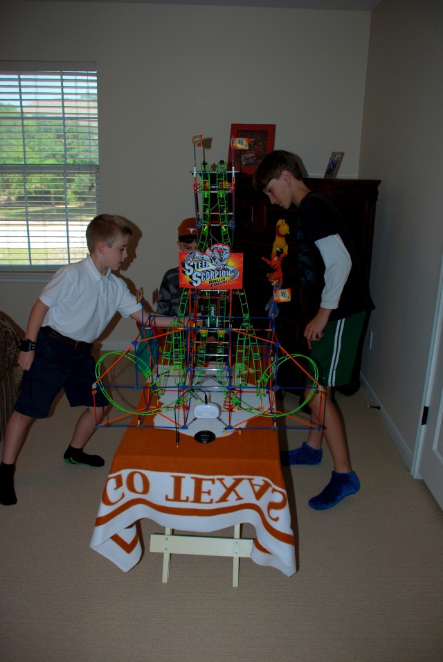 2012/04(April)/Easter/640x480_2012-04-08-02-Playing & Pouting.jpg